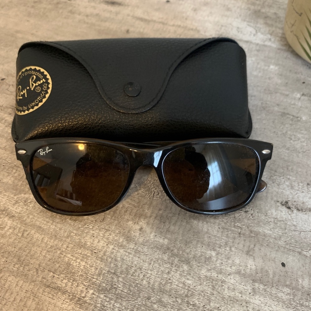 Rayban wayfarer with case